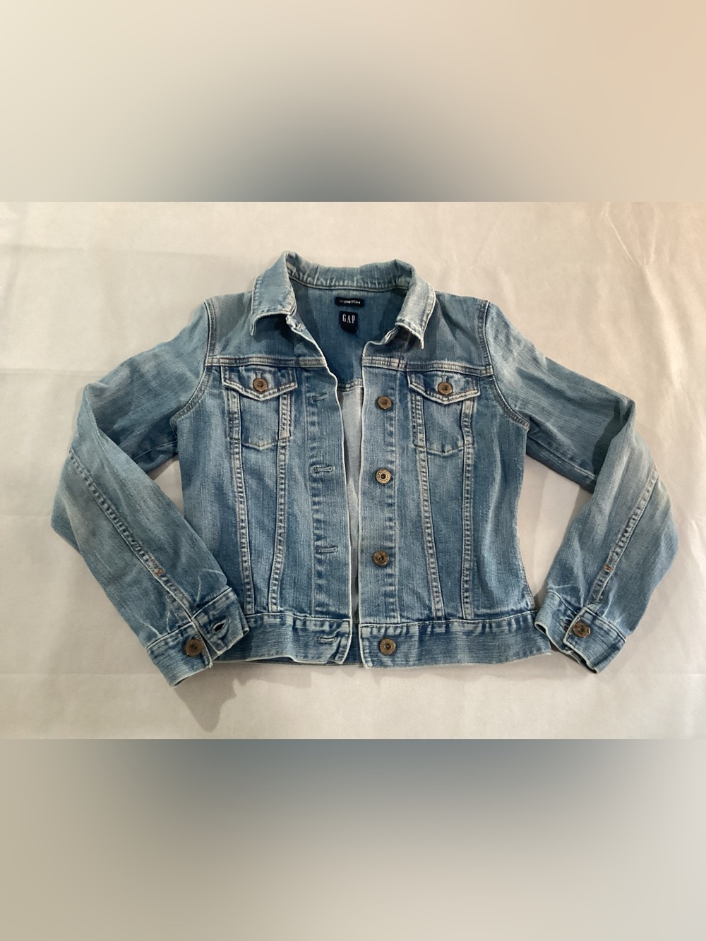 GAP Stretch Denim Jacket in Washed Blue
